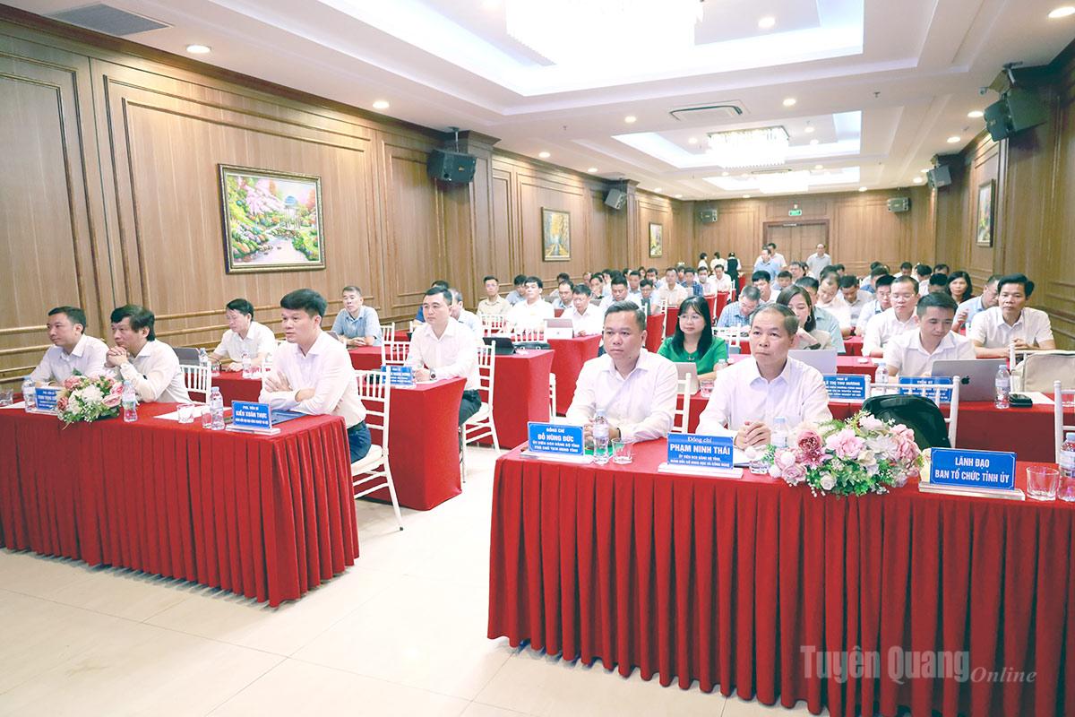 Các đại biểu tham dự lớp bồi dưỡng tại điểm cầu trung tâm.