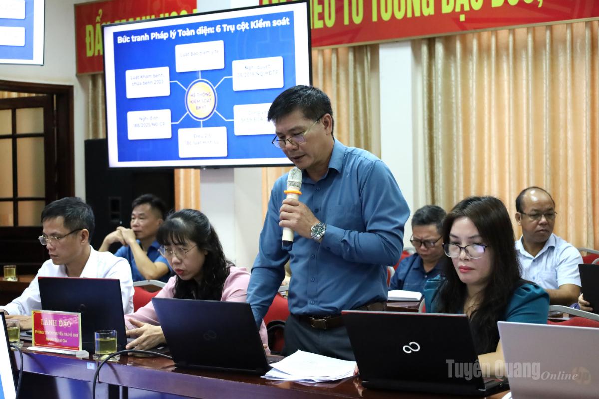 Đại diện lãnh đạo Phòng Chế độ BHYT phổ biến các quy định của pháp luật về gian lận BHYT.