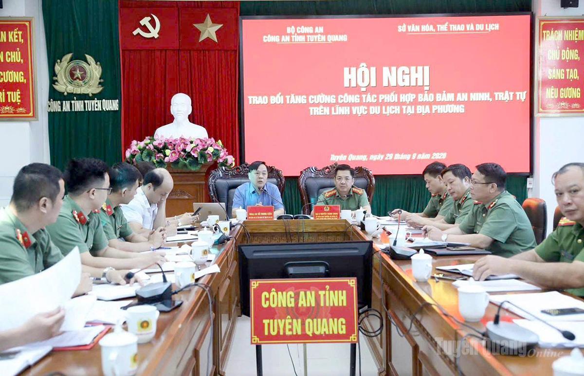 Các đại biểu dự hội nghị.