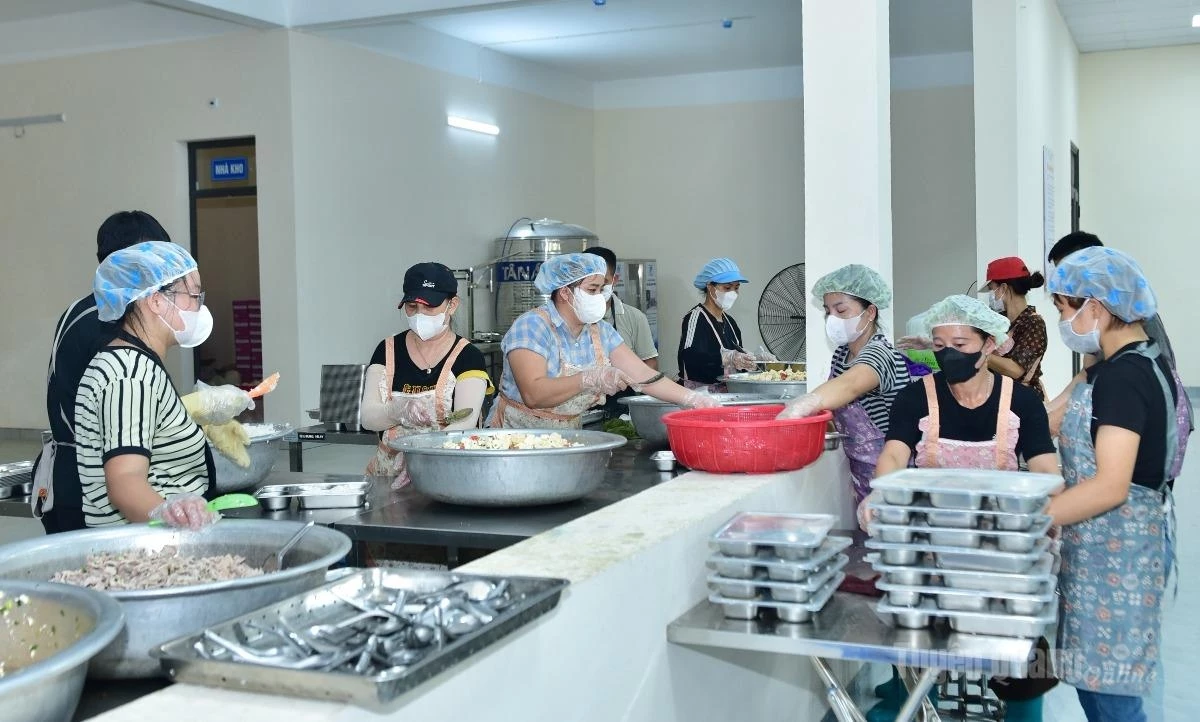 Meals are portioned carefully and promptly, ensuring that every boarding student receives a hot, appetising and nutritious serving.