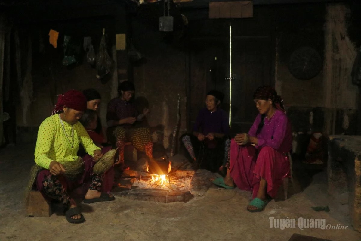A visit to Sao Ha offers not only a chance to admire the majestic natural landscape but also an opportunity to discover the distinctive cultural traditions of the local Hmong community.