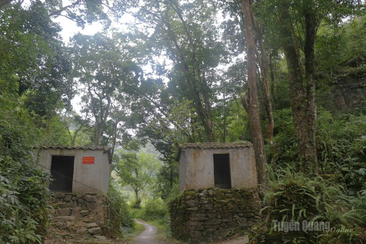 At the entrance to the village stands a sacred shrine dedicated to the forest deity.
