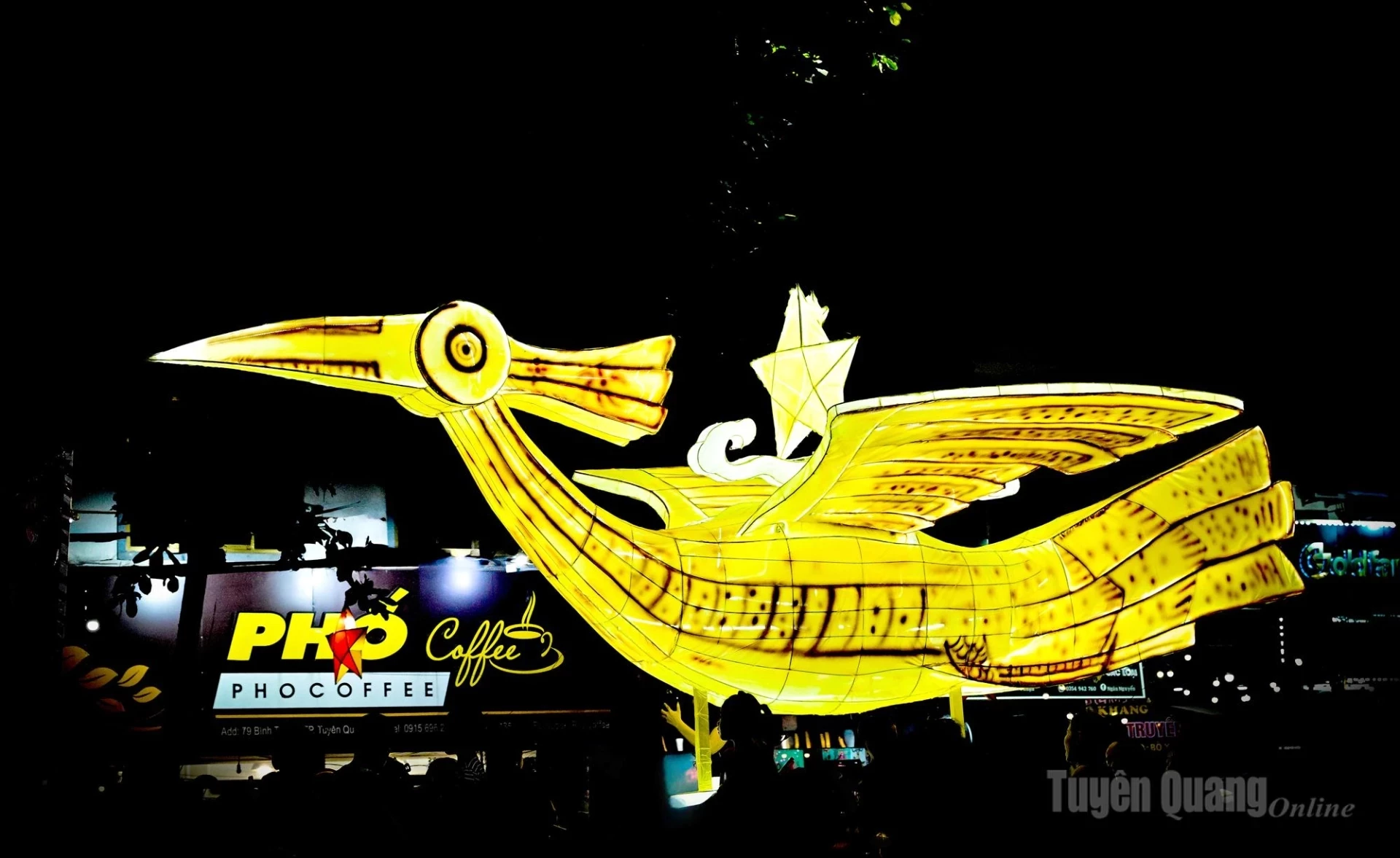Cranes, a symbol of national culture.
