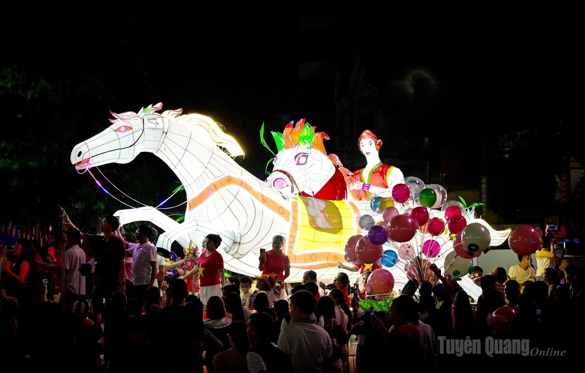 A white horse model.