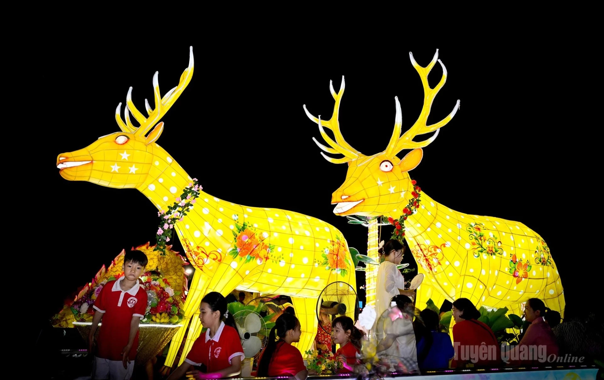 A spotted deer model.