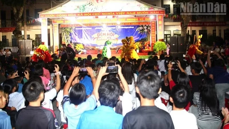 Rộn r&agrave;ng Tết Trung thu ở v&ugrave;ng bi&ecirc;n N&agrave; Hỳ