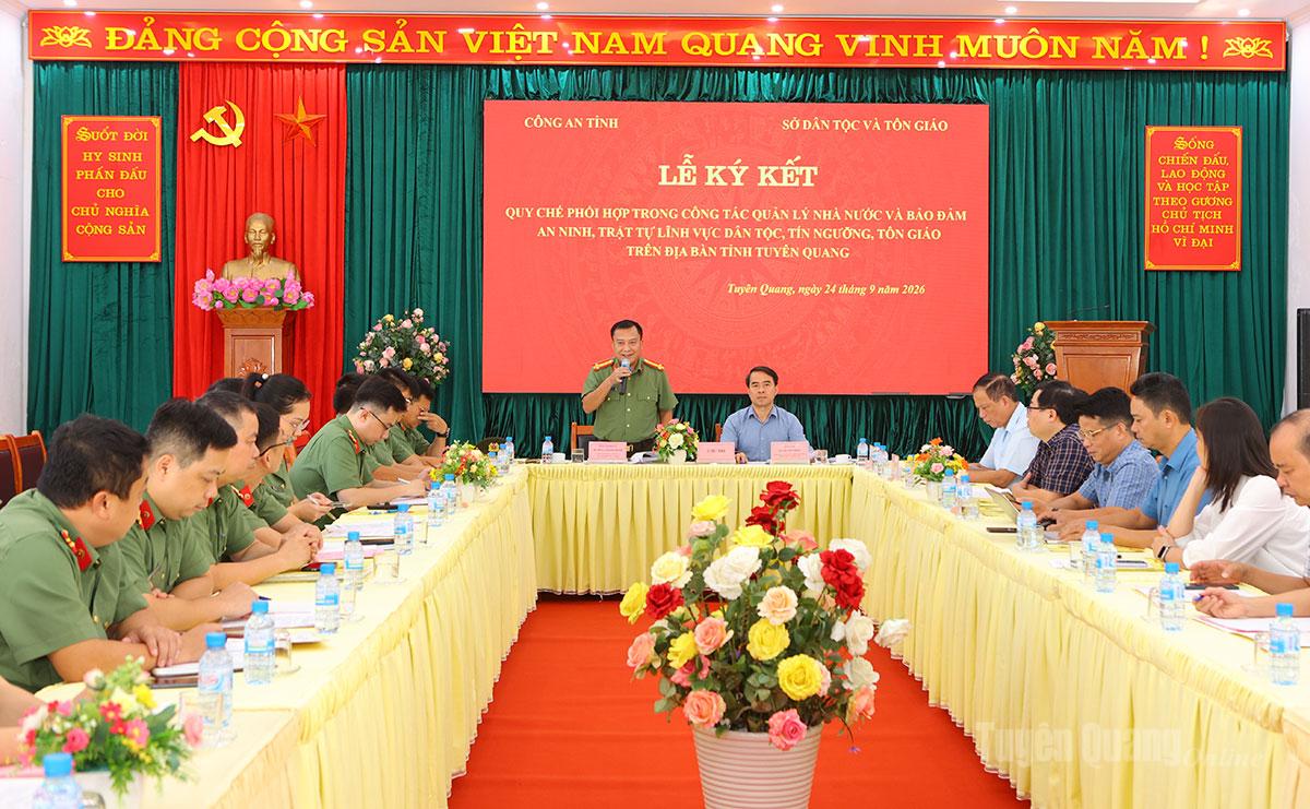 Toàn cảnh lễ ký kết.