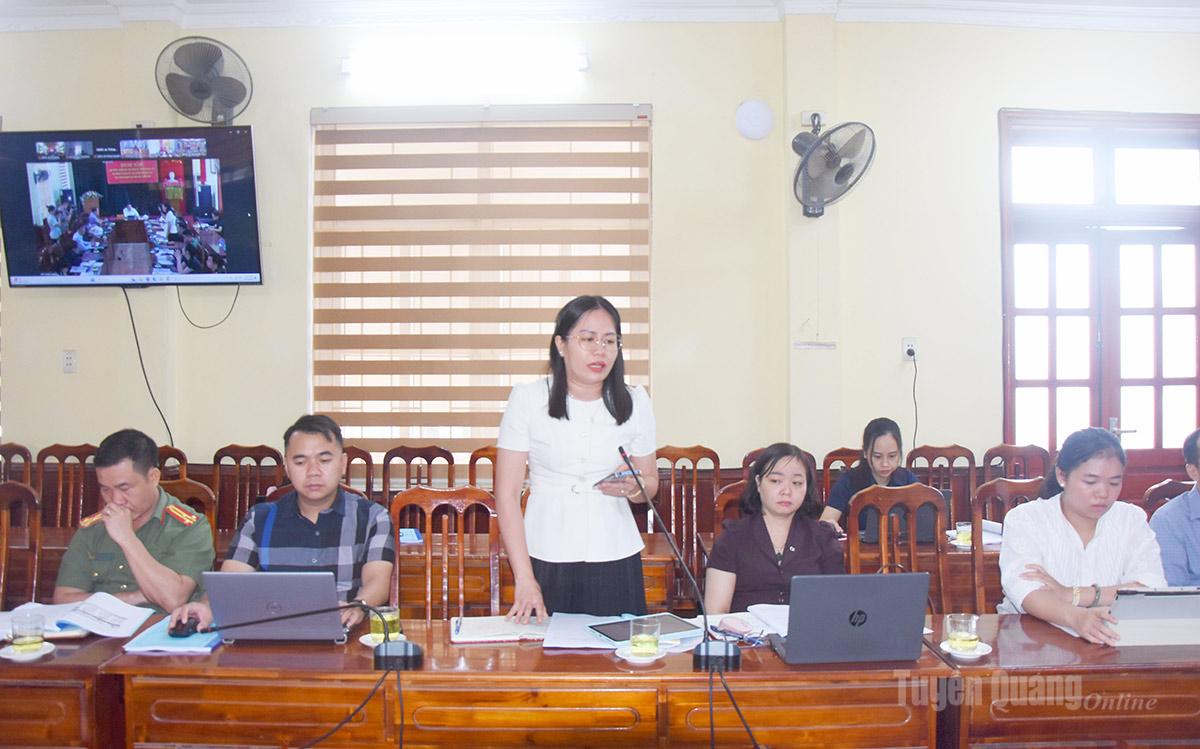 Đại biểu phát biểu ý kiến tại hội nghị.