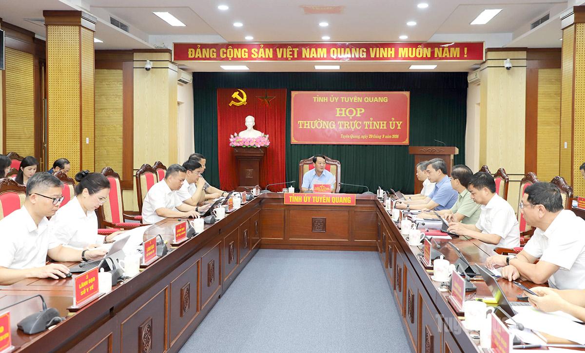 Quang cảnh phiên họp.