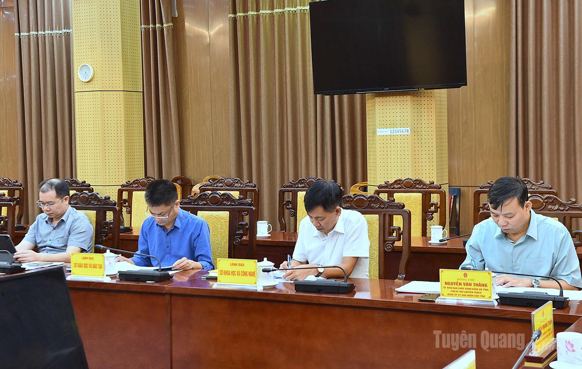 Các đại biểu dự họp.