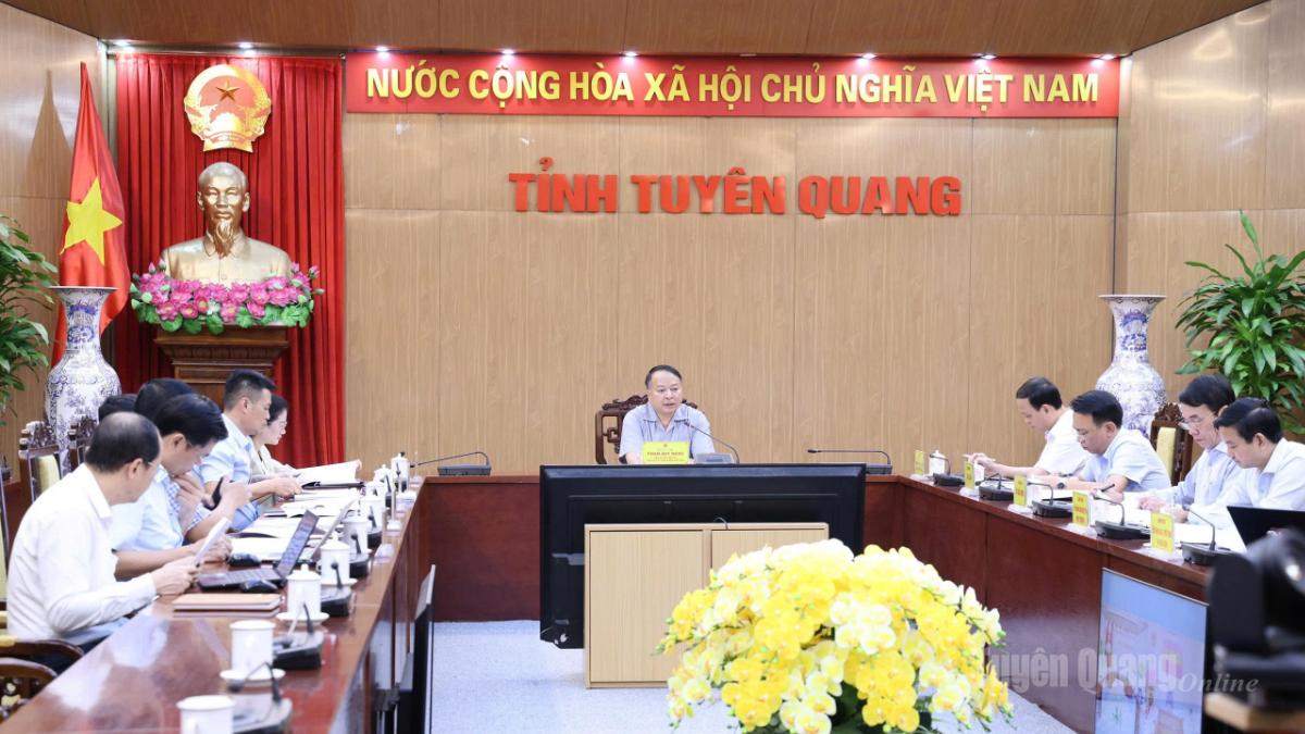 Các đại biểu dự cuộc họp tại điểm Trụ sở chính UBND tỉnh.