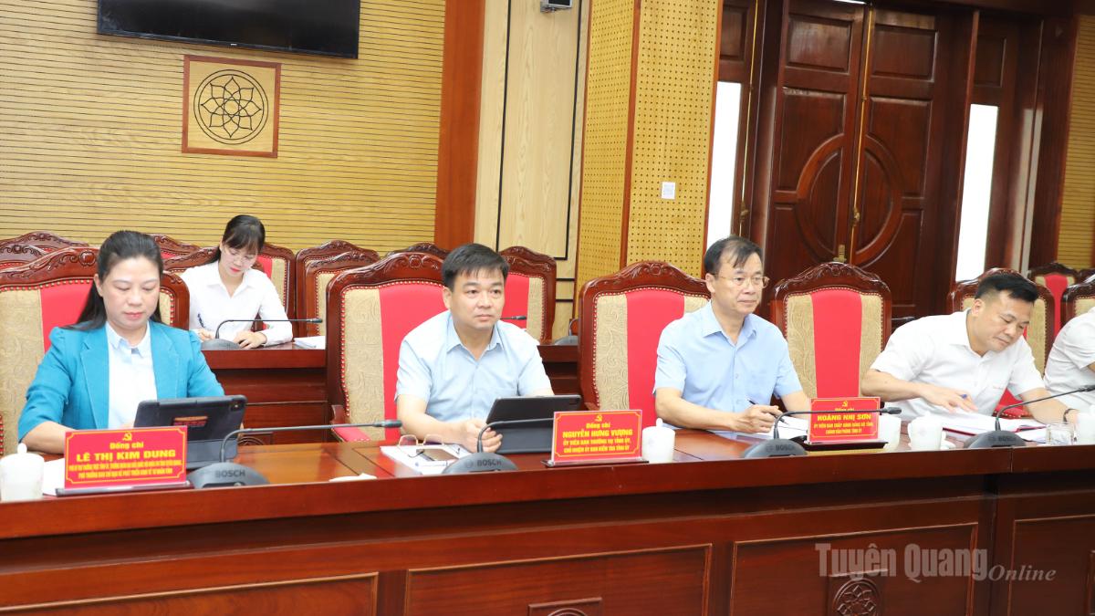 Phó Bí thư Thường trực Tỉnh ủy Lê Thị Kim Dung và các đại biểu dự hội nghị.