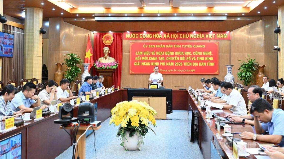 Quang cảnh buổi làm việc.