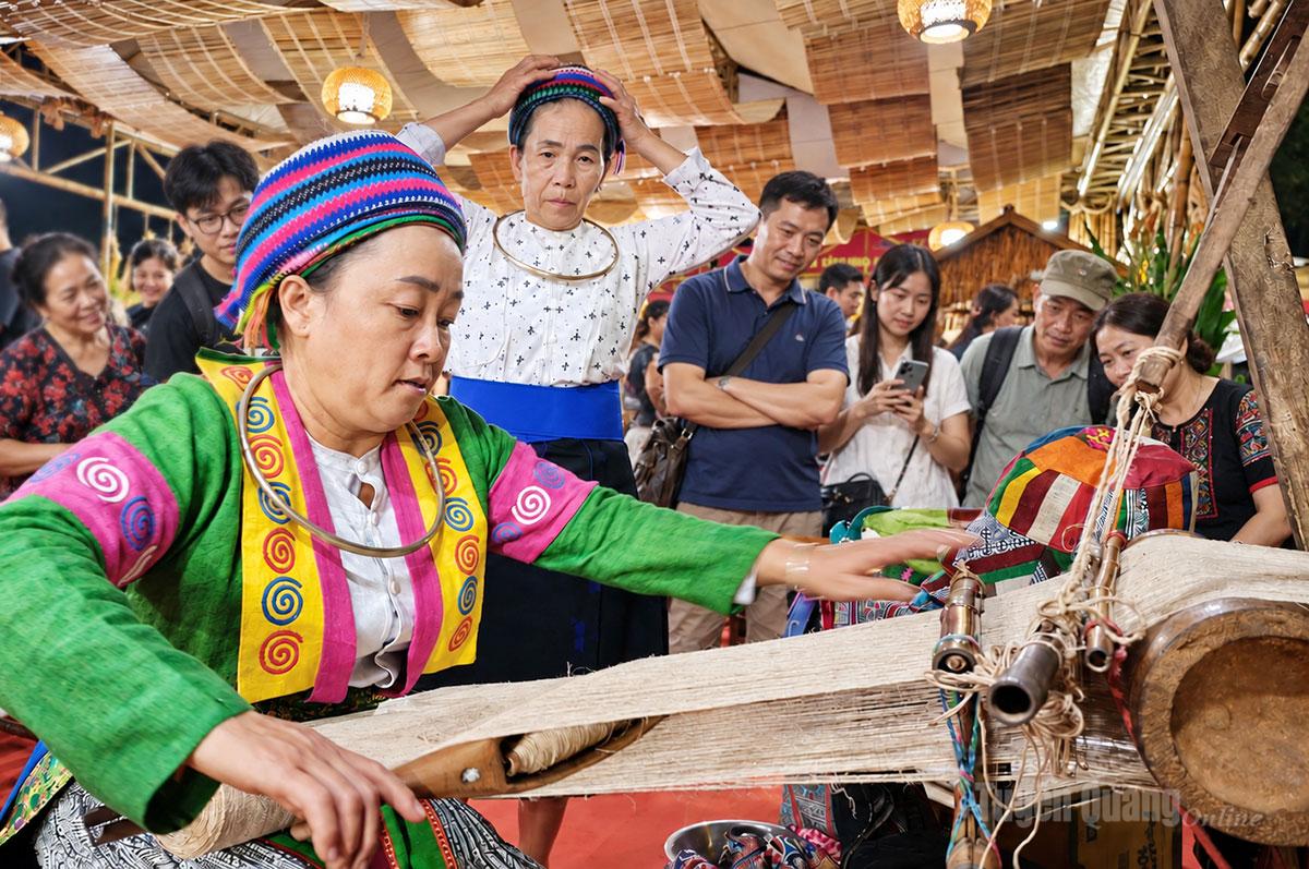 https://baotuyenquang.com.vn/file/4028eaa4679b32c401679c0c74382a7e/092026/theo-soi-lanh-xuong-pho-1_20260921102828.jpg