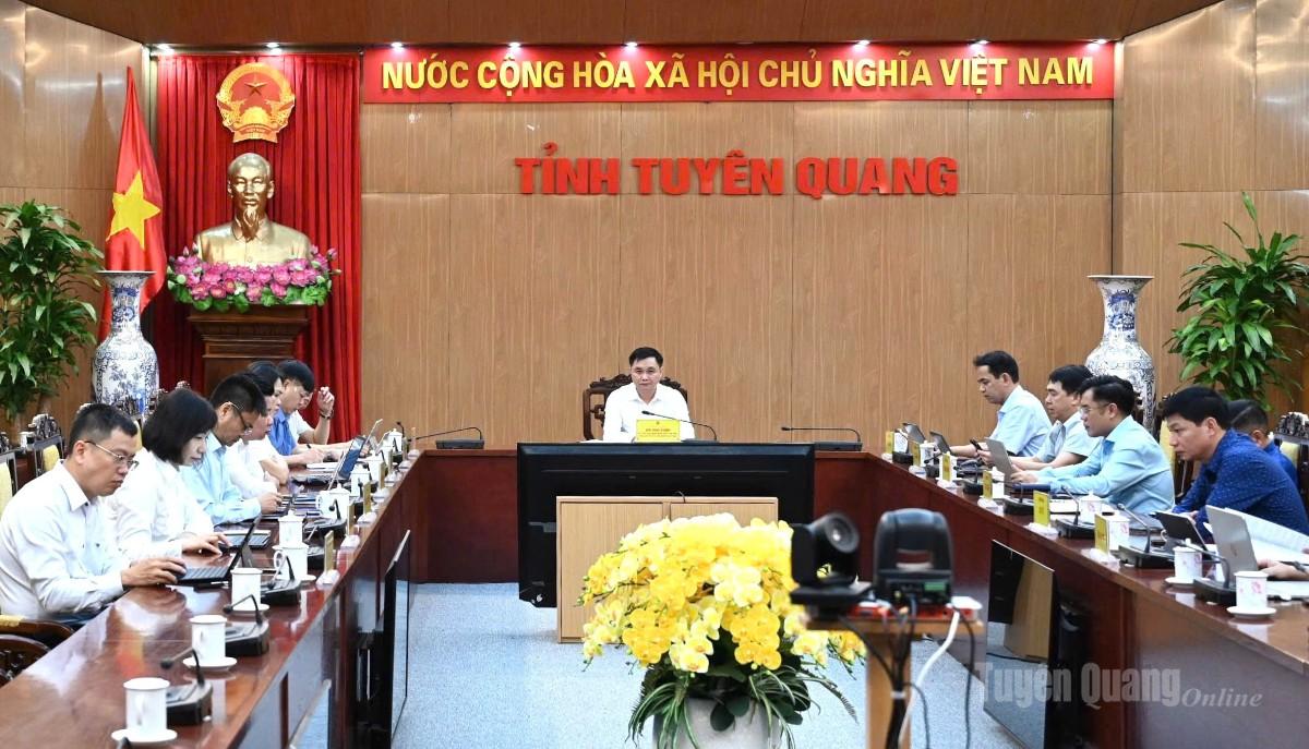 Đồng chí Đỗ Anh Tuấn, Ủy viên Ban Chấp hành Đảng bộ tỉnh, Phó Chủ tịch UBND tỉnh dự tại điểm cầu Tuyên Quang.