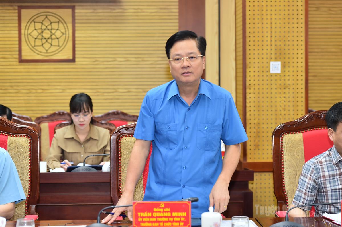 Đồng chí Trưởng Ban Tổ chức Tỉnh ủy Trần Quang Minh phát biểu ý kiến.