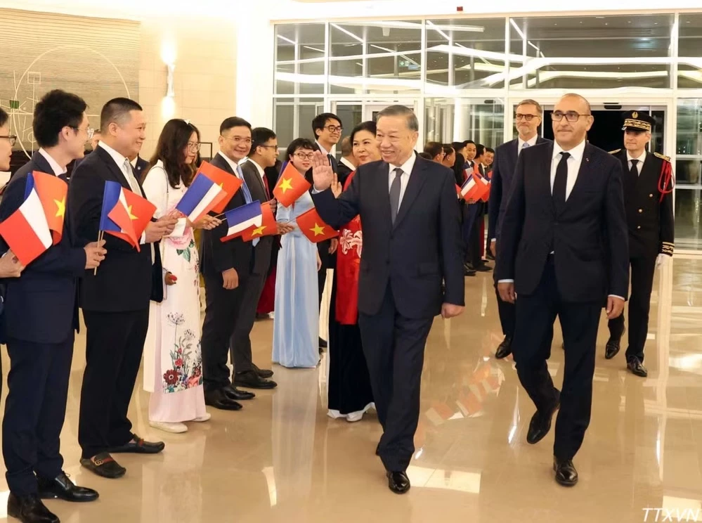 Tổng Bí thư, Chủ tịch nước Tô Lâm bắt đầu thăm chính thức Cộng hòa Pháp và dự Hội nghị Thượng đỉnh Không gian vũ trụ tại Paris