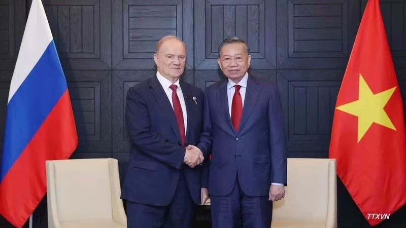 General Secretary of the Communist Party of Viet Nam Central Committee and President To Lam (R) and Chairman of the Communist Party of the Russian Federation Gennady Zyuganov at the meeting in Moscow on September 7 (Photo: VNA)