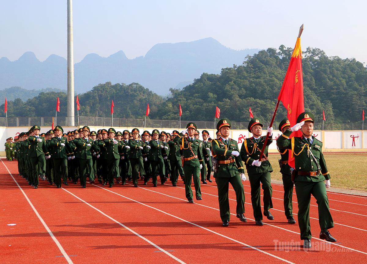 Khối lực lượng vũ trang tham gia diễu hành tại buổi tổng duyệt.