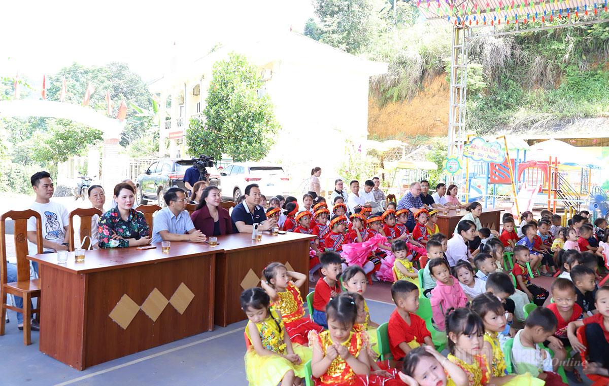 Các đại biểu và các nhà hảo tâm dự Chương trình.