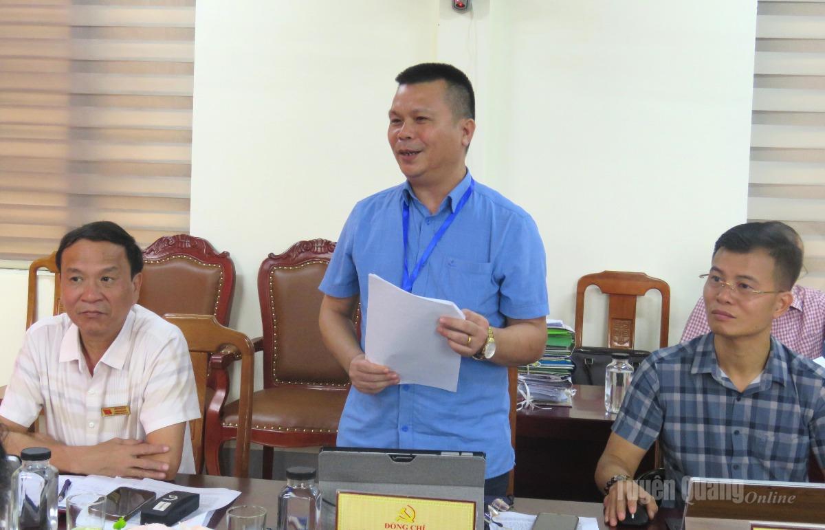 Đồng chí Vương Đình Thuấn, Bí thư Đảng ủy, Chủ tịch HĐND xã Trung Thịnh báo cáo tại buổi làm việc.