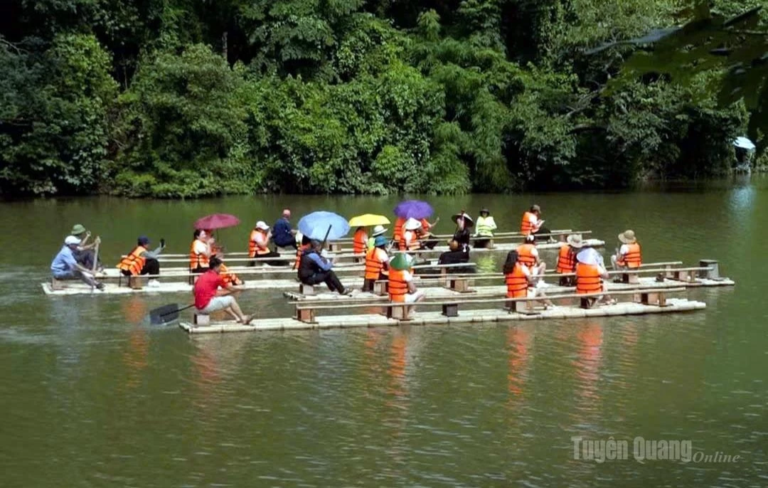 Tourists experience bamboo rafting on Na Nua Lake in the Special National Historical Site of Tan Trao.