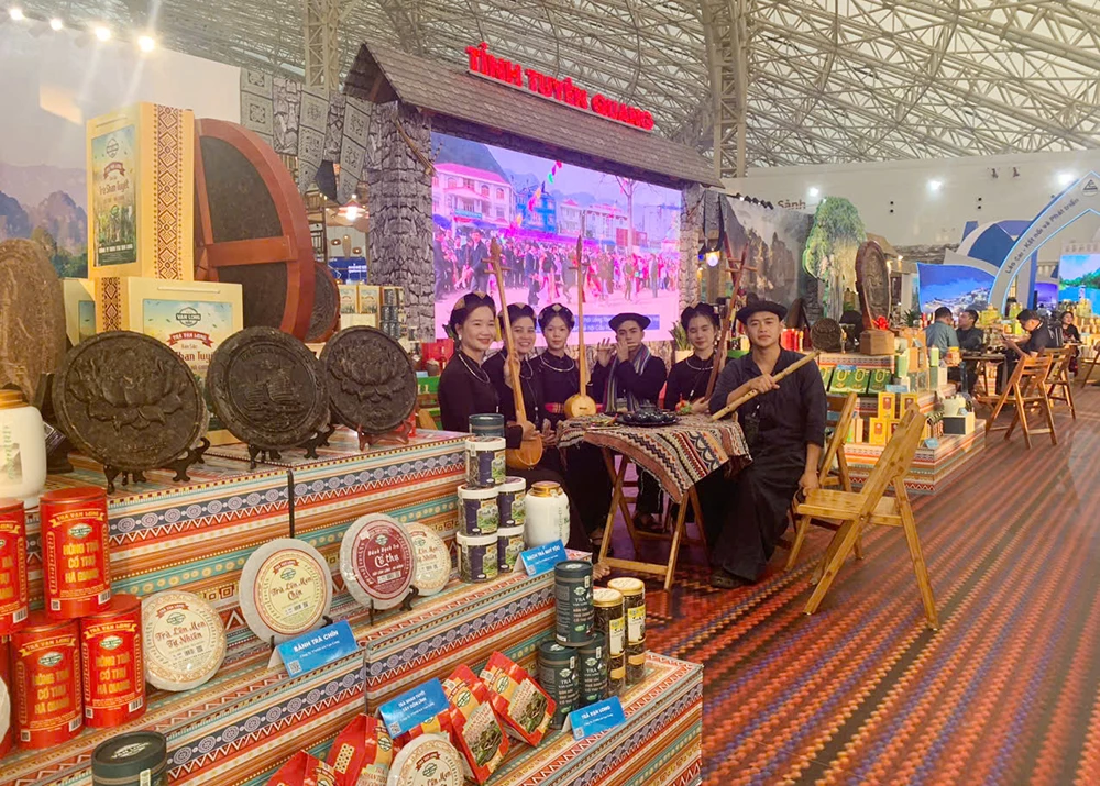 Gian hàng Tuyên Quang tại hội chợ.