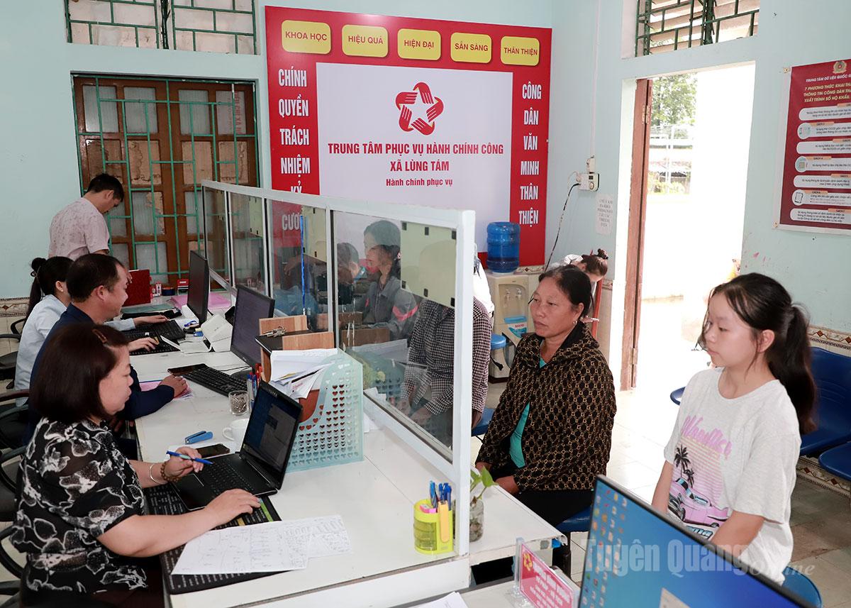 Trung tâm phục vụ hành chính công xã Lùng Tám phục vụ tốt nhu cầu của người dân.