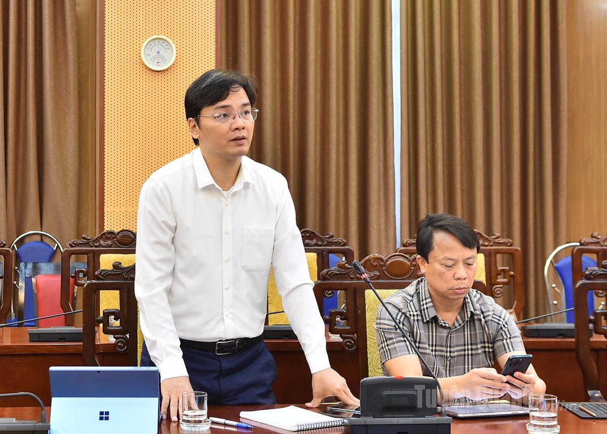 Lãnh đạo Sở Giáo dục và Đào tạo phát biểu tại cuộc họp.