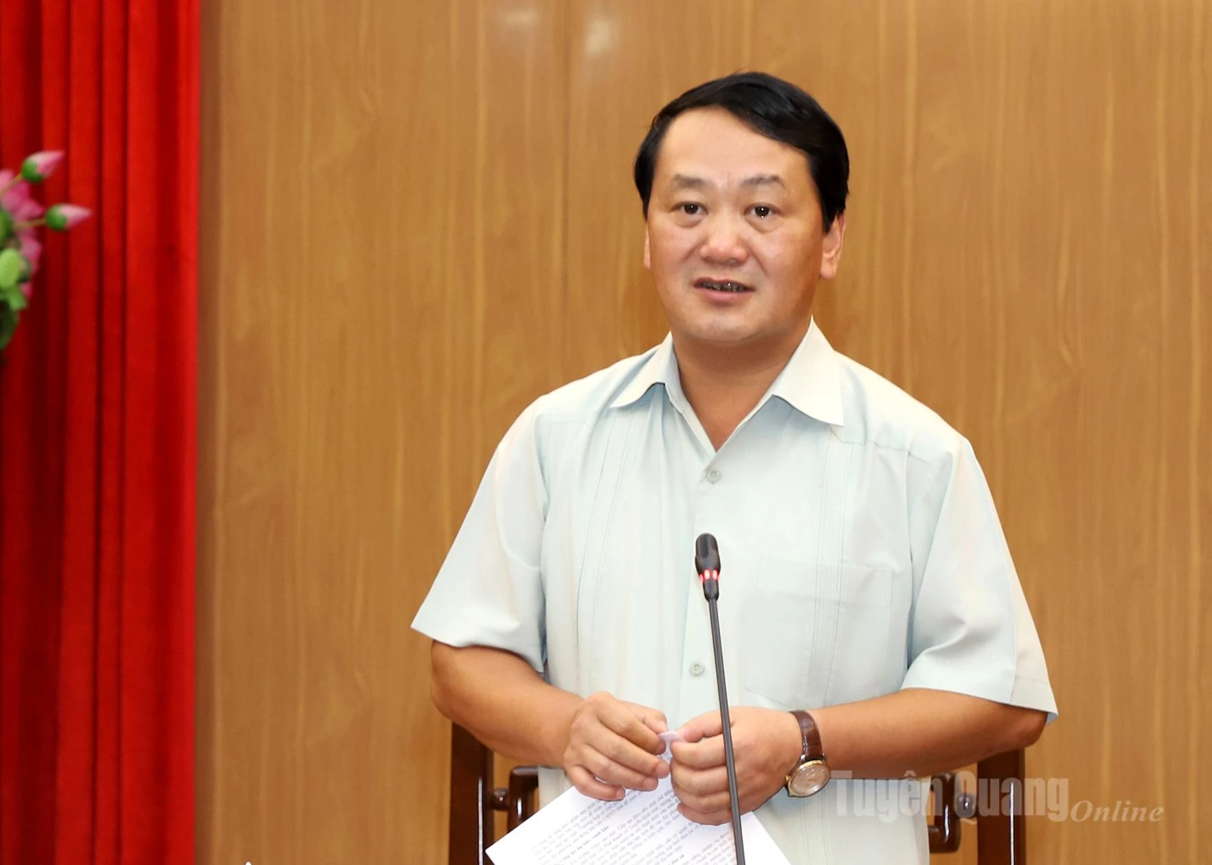 Bí thư Tỉnh ủy Hầu A Lềnh phát biểu bế mạc phiên họp.