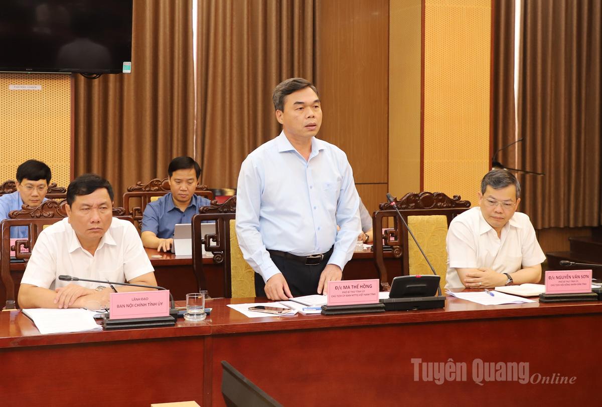Phó Bí thư Tỉnh ủy, Chủ tịch Ủy ban MTTQ tỉnh Ma Thế Hồng phát biểu tại phiên họp.