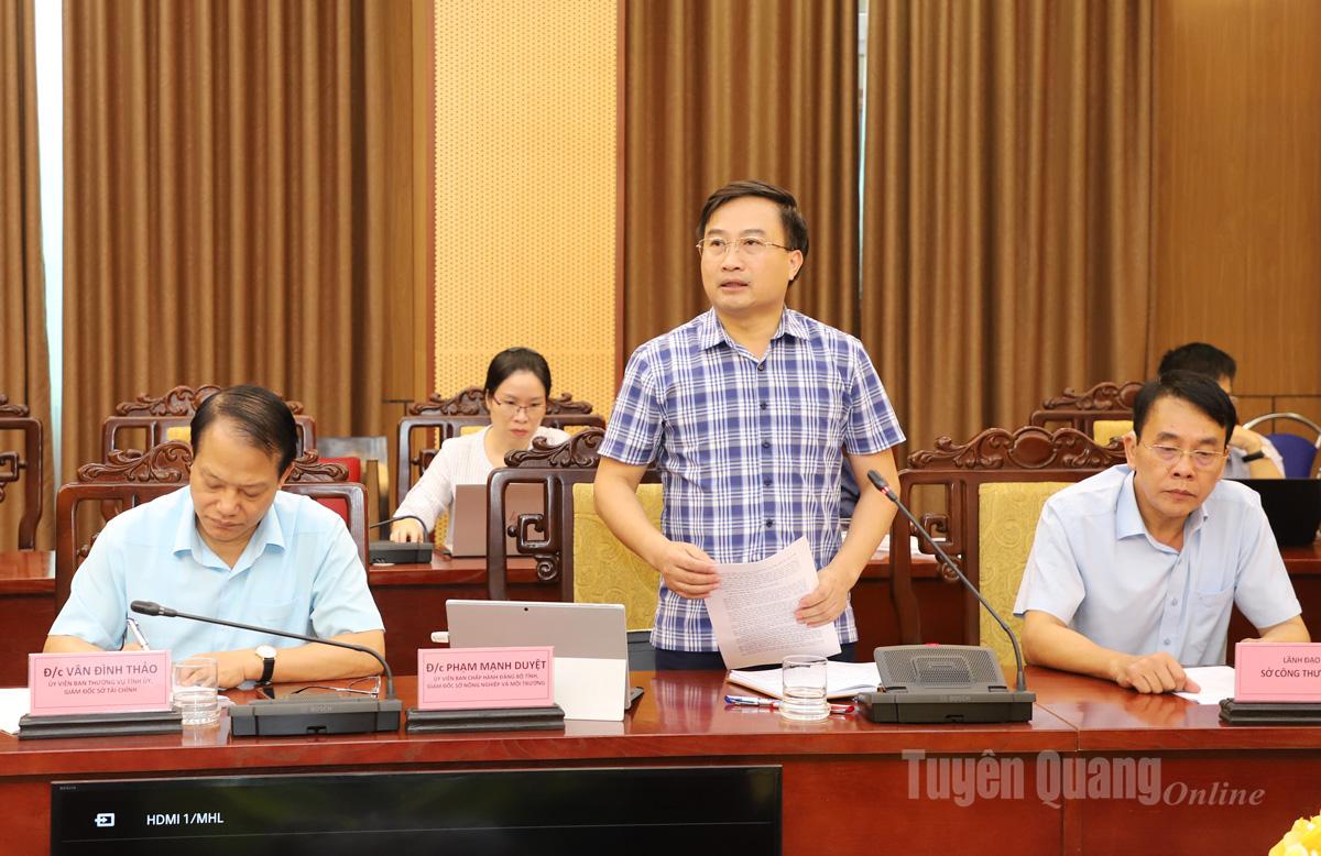 Giám đốc Sở Nông nghiệp và Môi trường báo cáo tình hình mưa lũ trên địa bàn.