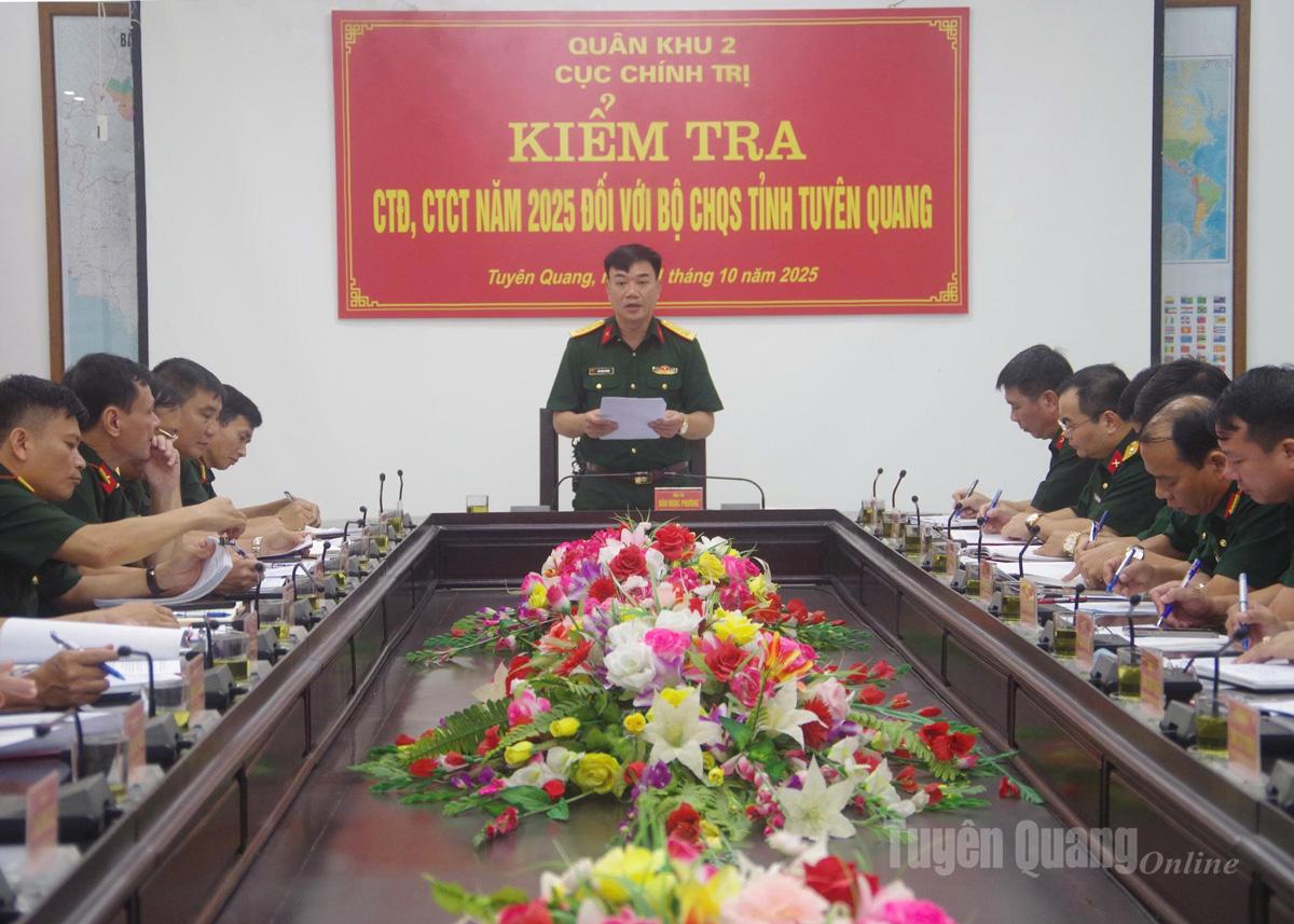 Đồng chí Đại tá Đào Ngọc Phương, Phó Chủ nhiệm Chính trị Quân khu 2 kết luận cuộc kiểm tra.