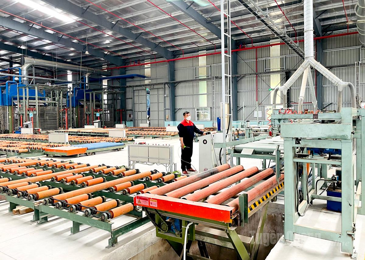 Công ty TNHH Sao Việt, Khu Công nghiệp Long Bình An tuyển dụng nguồn nhân lực chất lượng cao vận hành hệ thống máy, thiết bị hiện đại thay thế lao động thủ công.