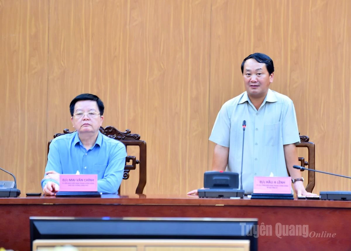Đồng chí Bí thư Tỉnh ủy Hầu A Lềnh phát biểu tại buổi làm việc.