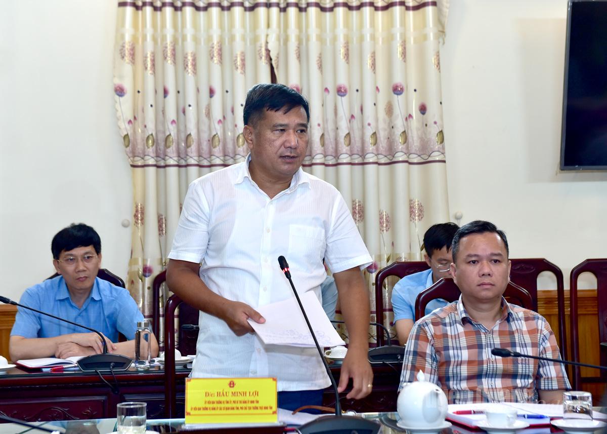 Đồng chí Hầu Minh Lợi, Ủy viên Ban Thường vụ Tỉnh ủy, Phó Chủ tịch Thường trực HĐND tỉnh phát biểu tại cuộc họp.
