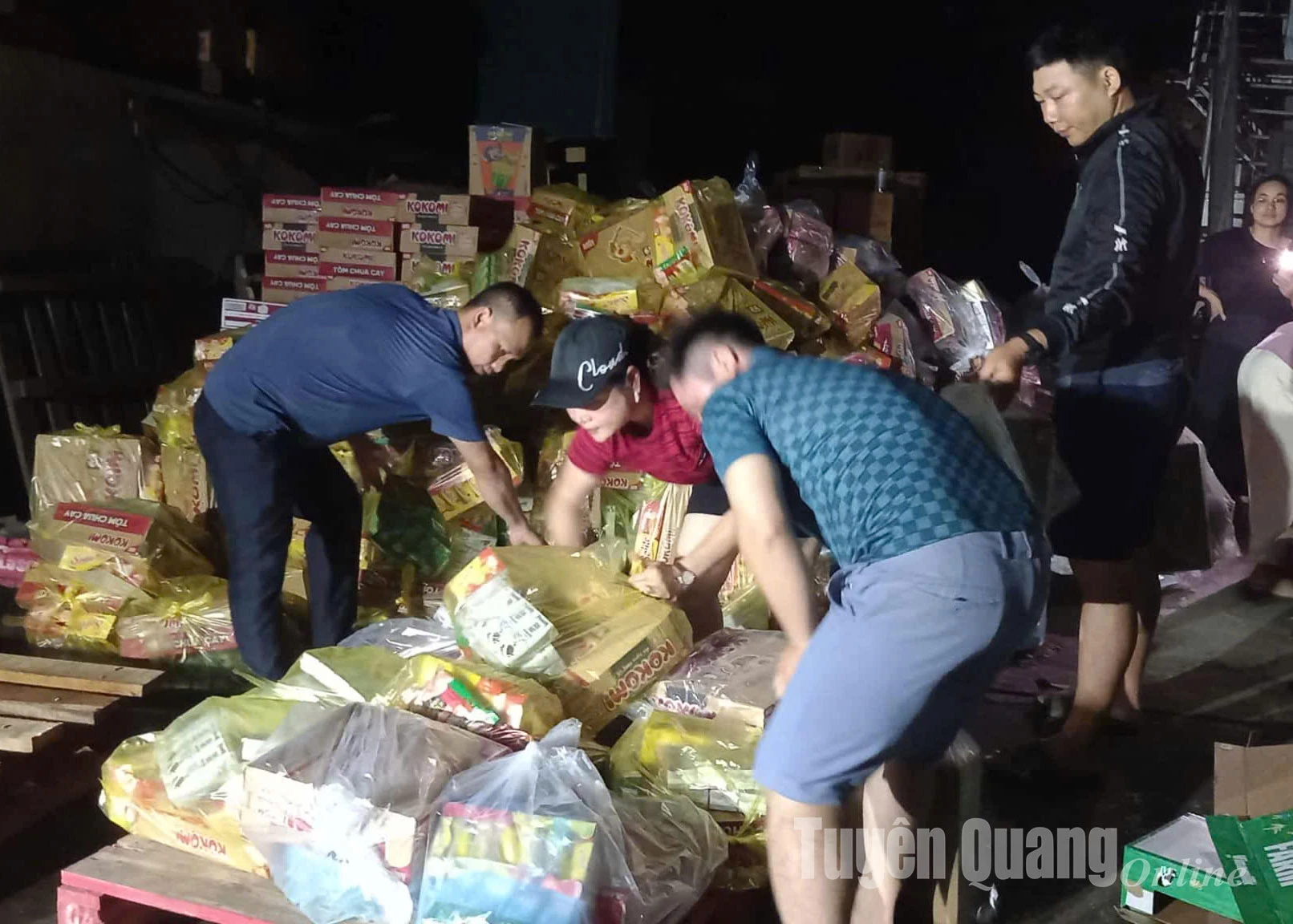 Chuẩn bị các suất hỗ trợ cho người dân.