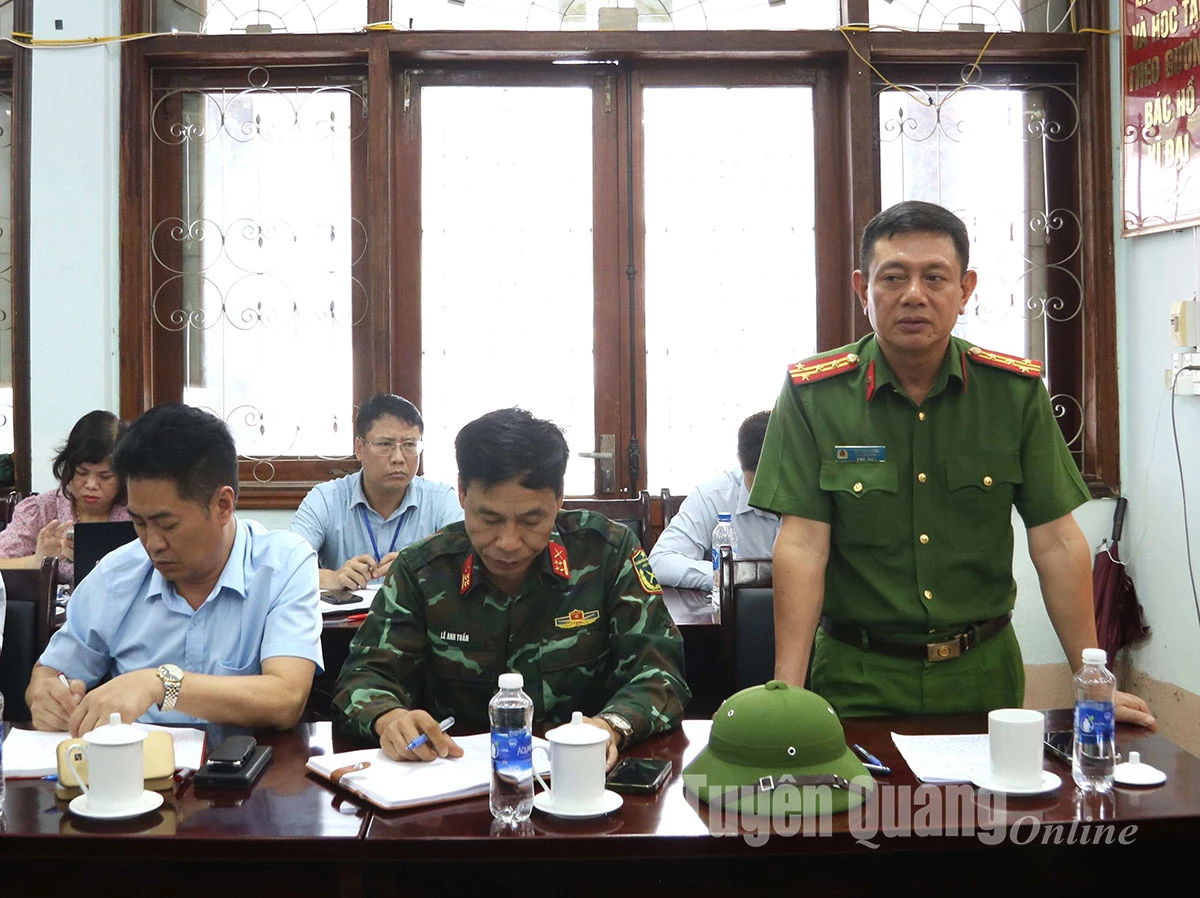 Lãnh đạo Công an tỉnh phát biểu tại buổi làm việc.