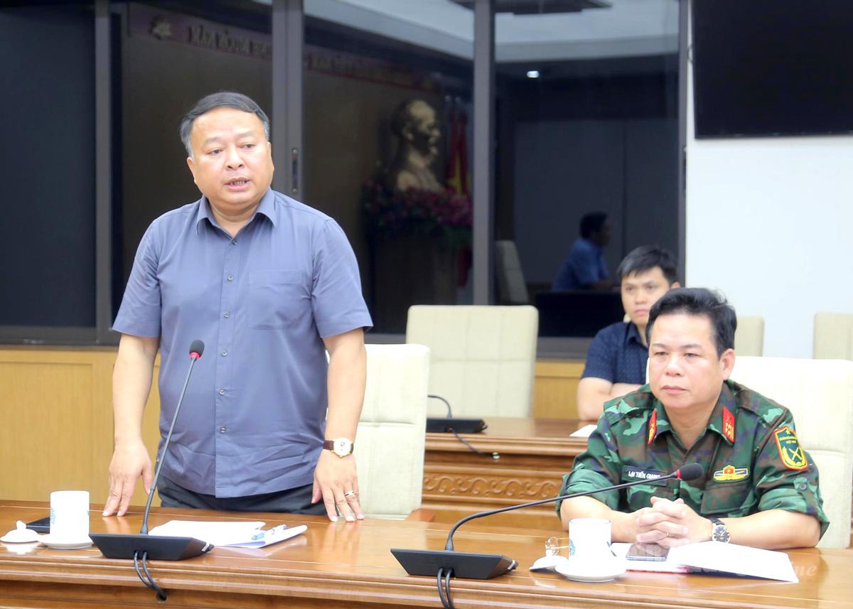 Chủ tịch UBND tỉnh Phan Huy Ngọc thống kê khái quát thiệt hại do mưa lũ trên địa bàn tỉnh và chỉ đạo một số nội dung cần thực hiện trong khắc phục thiên tai.