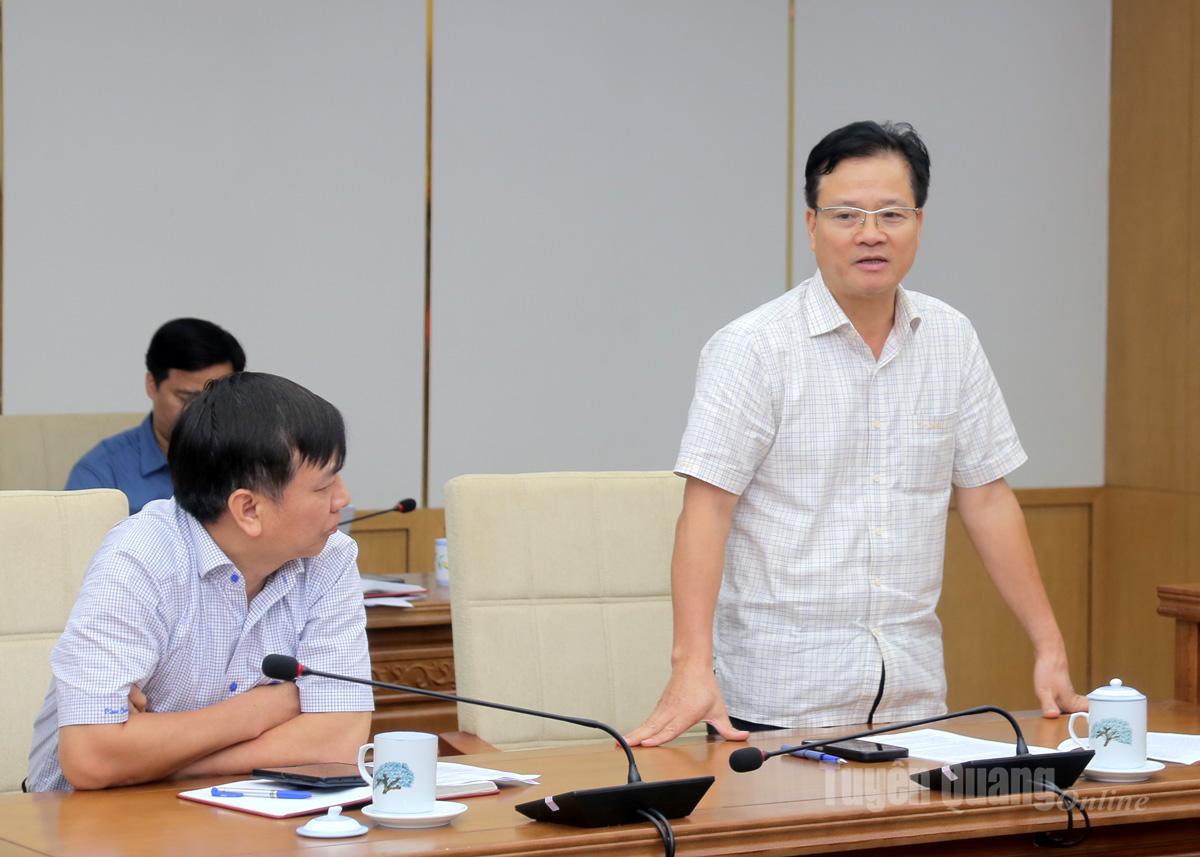 Trưởng ban Tổ chức Tỉnh uỷ Trần Quang Minh phát biểu tại cuộc họp.