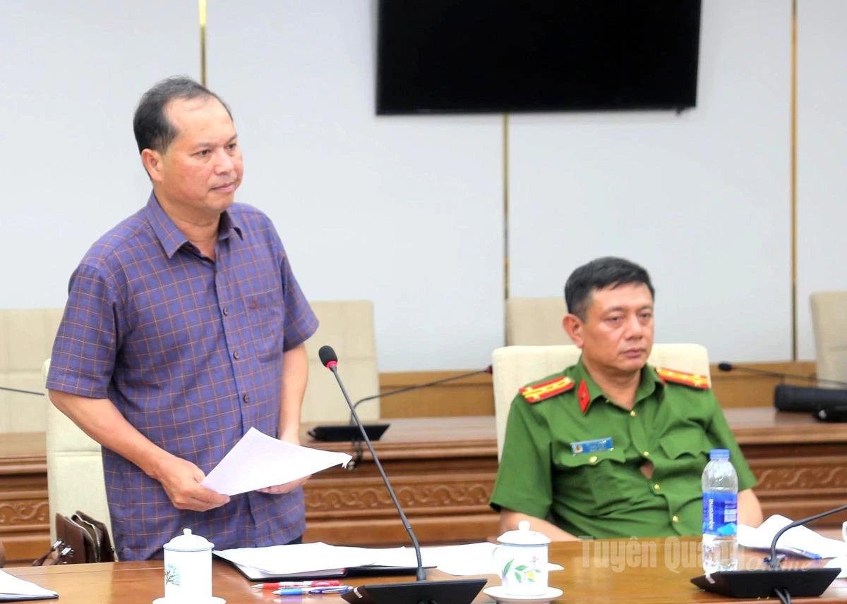 Bí thư Đảng uỷ phường Hà Giang 1 Nguyễn Danh Hùng báo cáo tình hình thiệt hại và công tác khắc phục thiên tại trên địa bàn.