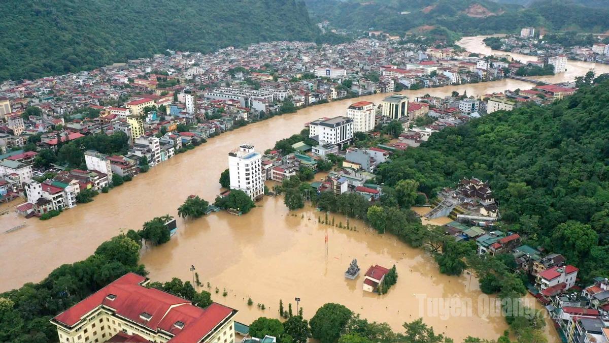 Phường Hà Giang 1 và 2 ngập sâu trong biển nước.