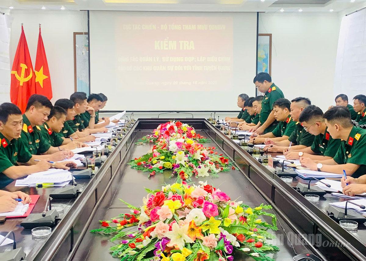  Toàn cảnh buổi làm việc.