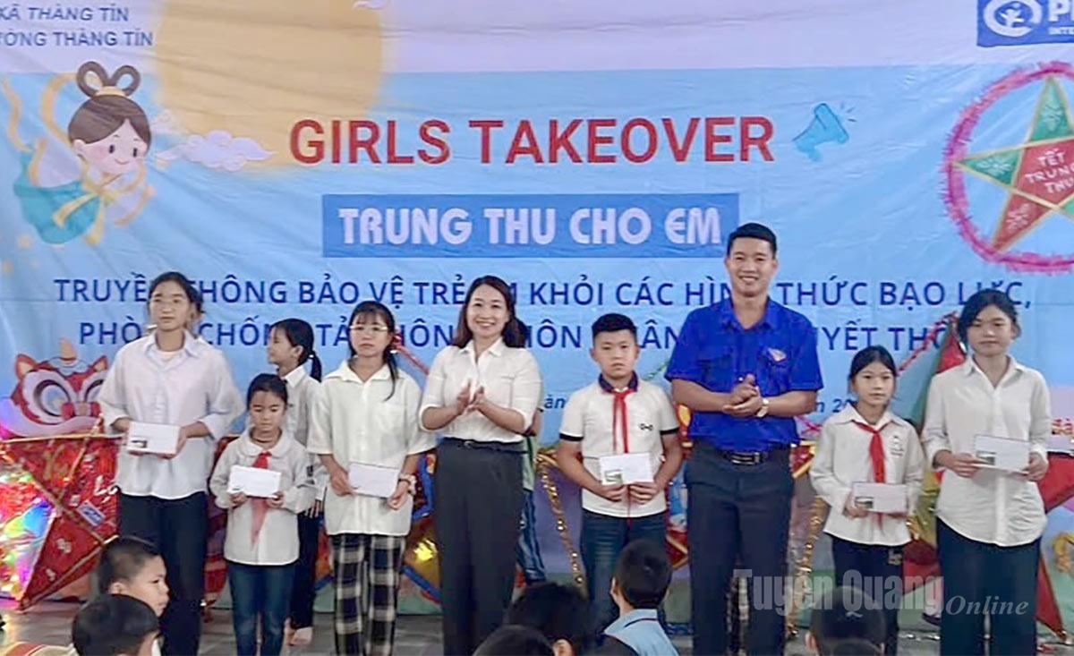 Đoàn xã Thàng Tín phối hợp Trường PTDTBT TH& THCS Thàng Tín tổ chức Trung thu cho em.