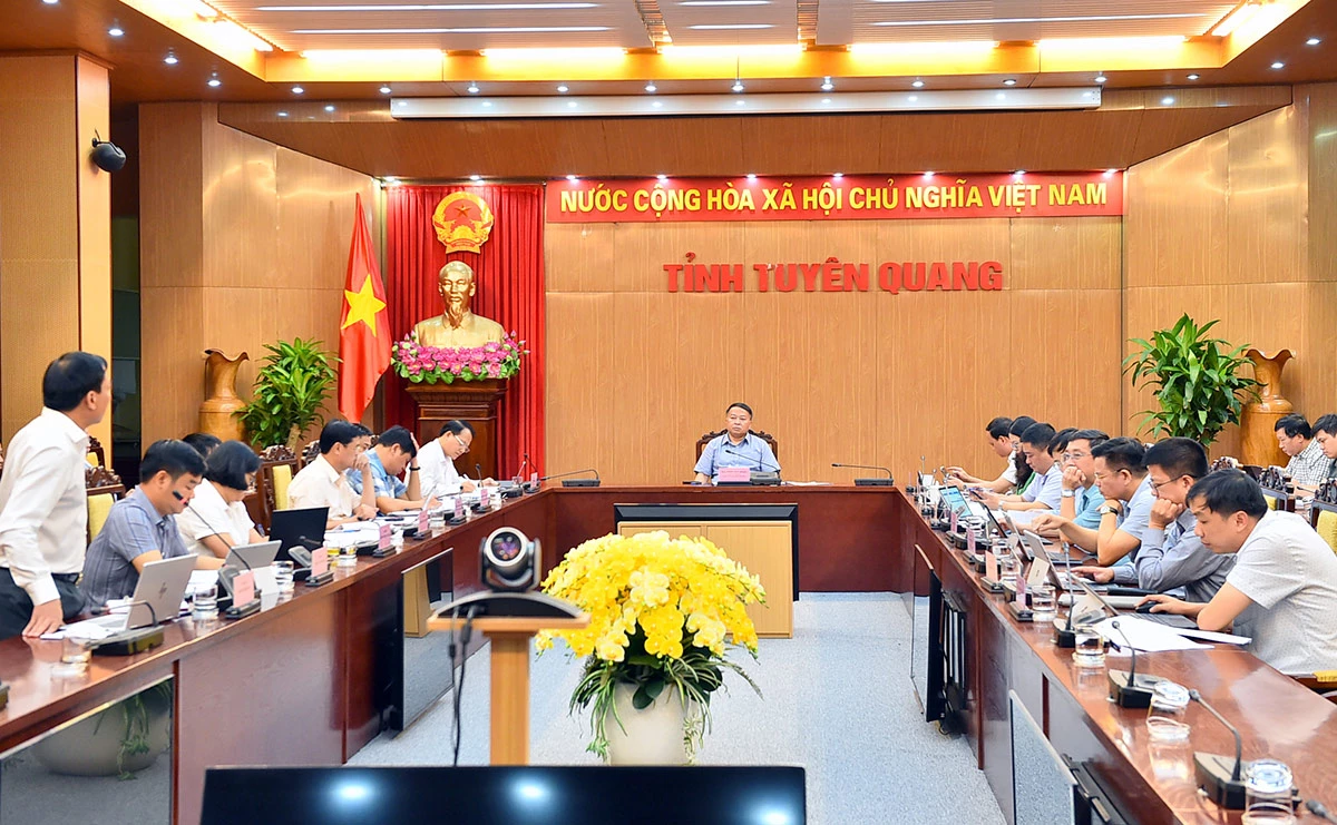 Chủ động tháo gỡ khó khăn, không để chậm tiến độ các công trình chào mừng Đại hội Đảng 