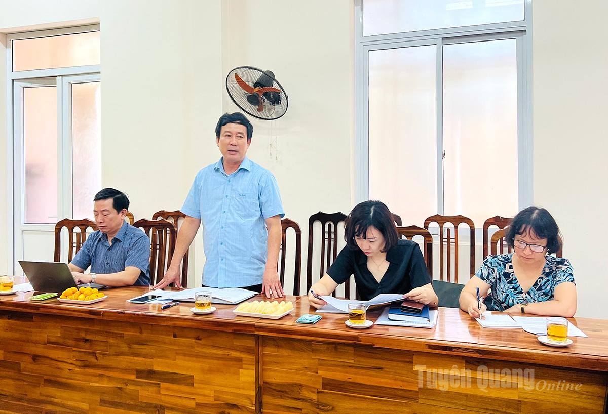 Đồng chí Nguyễn Trung Tiến, Phó Tổng cục trưởng Tổng Cục Thống kê phát biểu tại buổi làm việc.