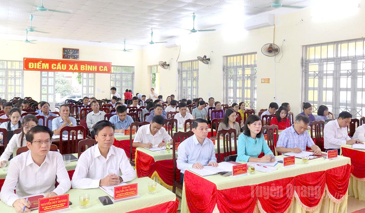 Phó Chủ tịch HĐND tỉnh Phạm Thị Minh Xuân, lãnh đạo Đảng ủy xã Bình Ca và các đại biểu dự hội nghị.