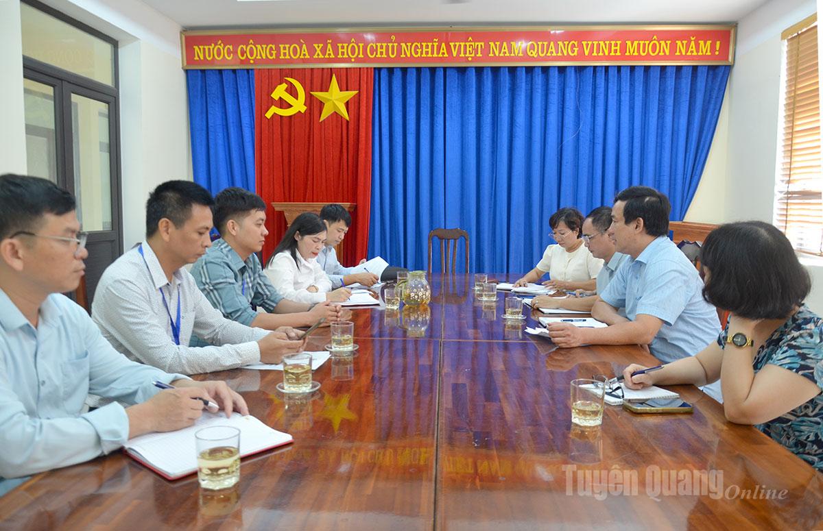 Đoàn công tác Cục Thống kê do Phó Cục trưởng Nguyễn Trung Tiến làm Trưởng đoàn làm việc với UBND xã Thái Sơn.