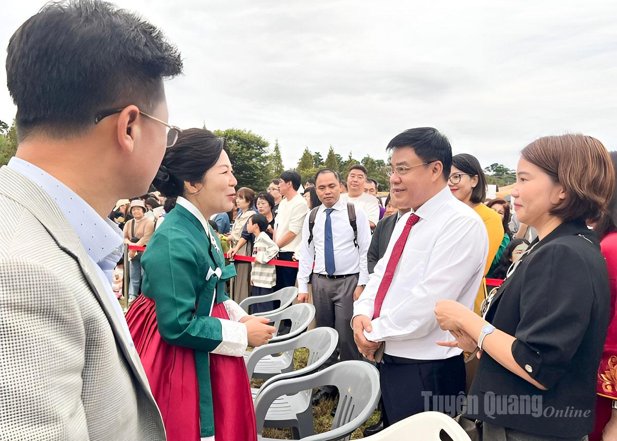 Anseong City Mayor Kim Bo-ra warmly received the delegation.