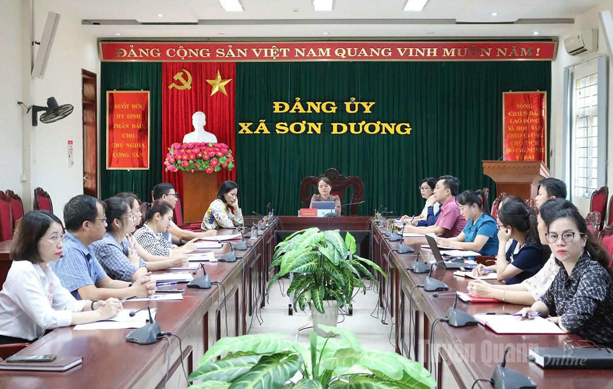 Đại biểu dự hội nghị tại điểm cầu Đảng ủy xã Sơn Dương.